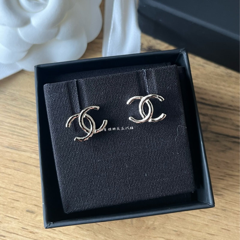 《我有個朋友在代購》香奈兒銀色CC耳環-4