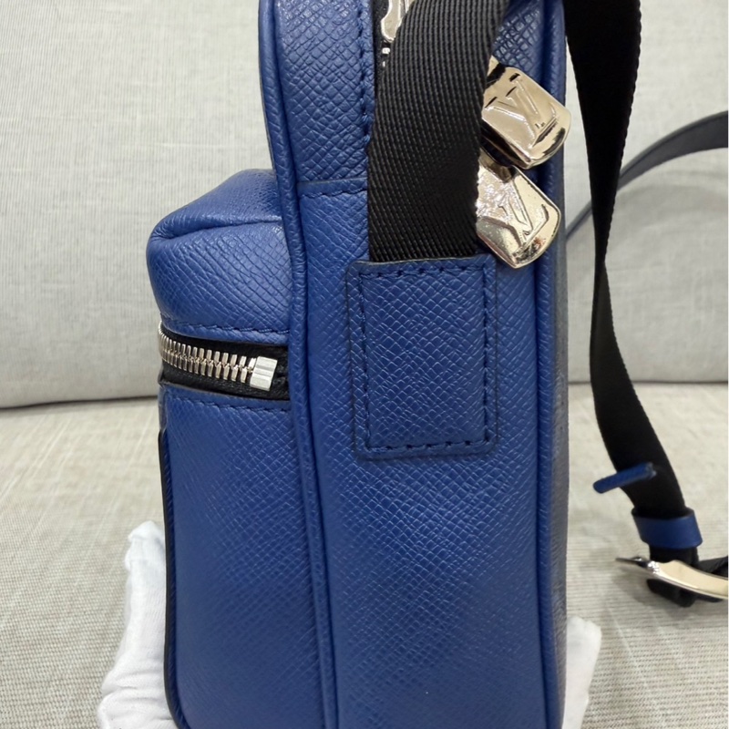 LV M30242 outdoor Monogram藍色老花拼皮郵差 斜背包-9