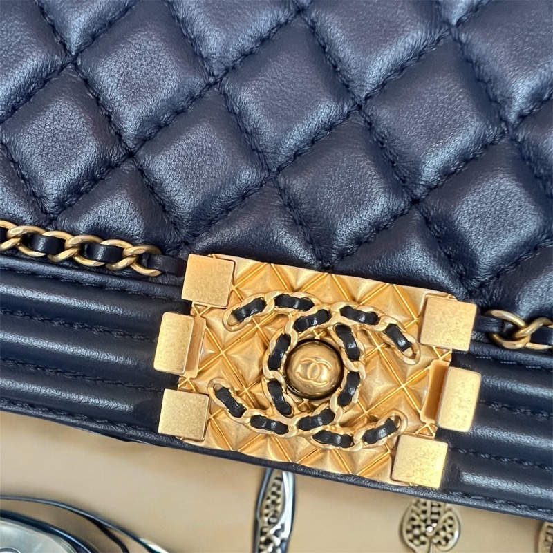 CHANEL 香奈兒 藍色 羊皮 菱格 25公分boy鍊包/肩背包/斜背包-4