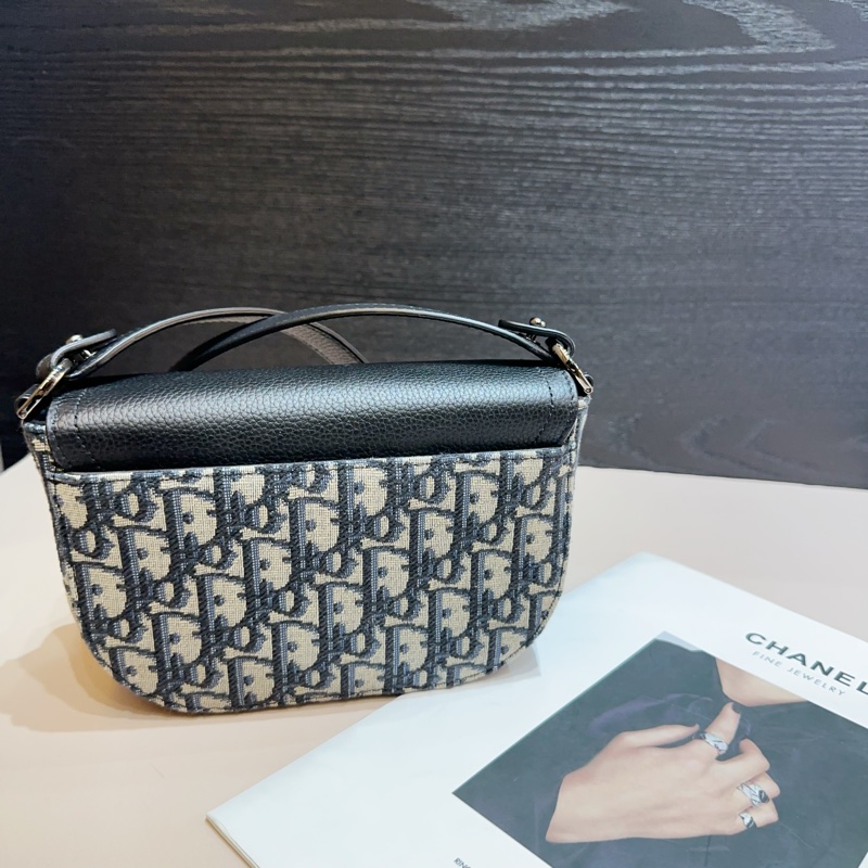 Dior 藍緹花布拼黑牛皮霧黑釦saddle mini斜背郵差包-1