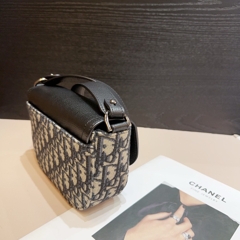 Dior 藍緹花布拼黑牛皮霧黑釦saddle mini斜背郵差包-2
