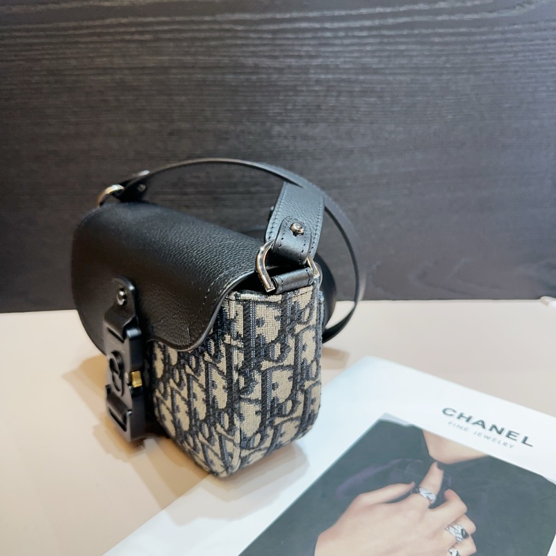 Dior 藍緹花布拼黑牛皮霧黑釦saddle mini斜背郵差包-3