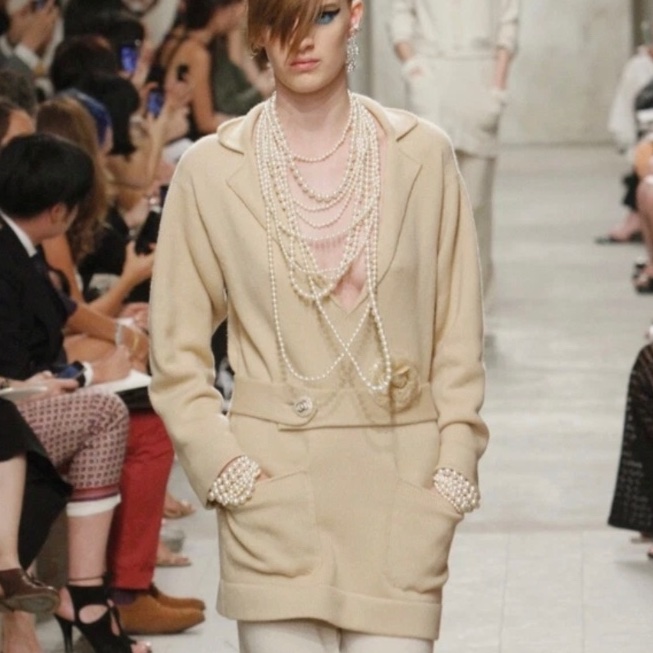 ❤️CHANEL Runway秀款設計感連身裙 精緻CC鈕扣-1