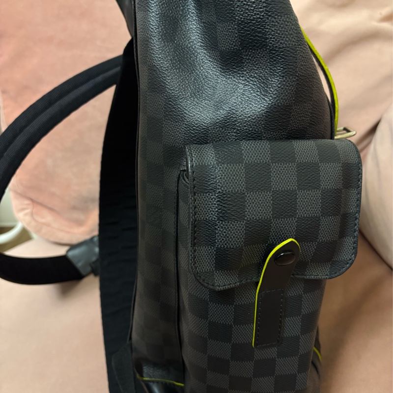 LV Christopher PM Damier Graphite Backpack 螢光綠邊男士後背包-2
