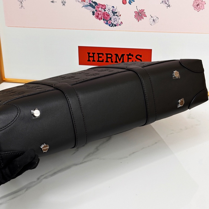 閒置新 未使用MCM 黑色老花滿印公文包 電腦包 可手提斜挎 MMT CSBF01 尺寸39*31*8-4