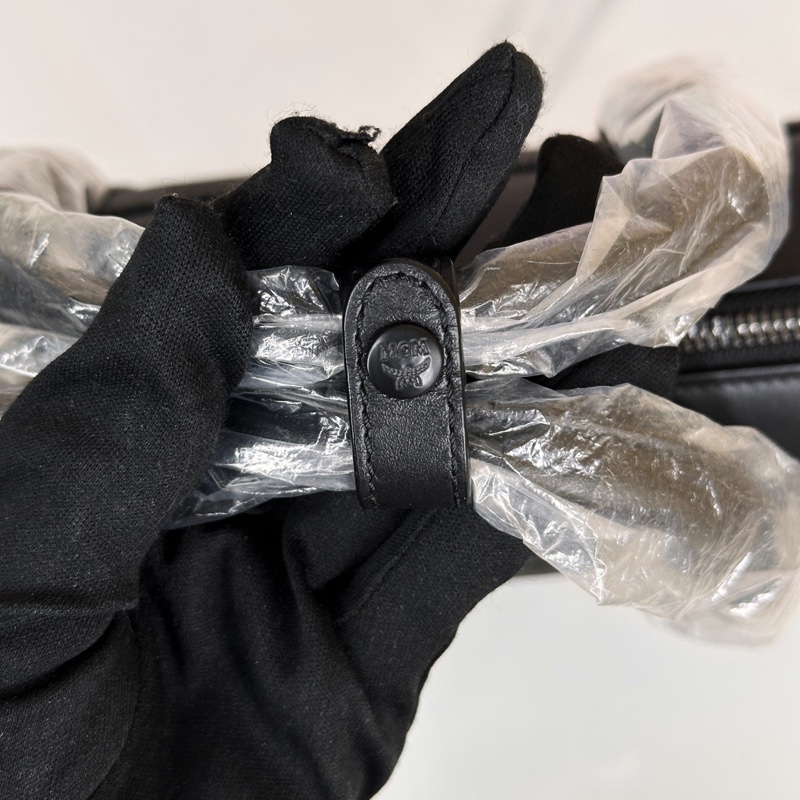 閒置新 未使用MCM 黑色老花滿印公文包 電腦包 可手提斜挎 MMT CSBF01 尺寸39*31*8-6