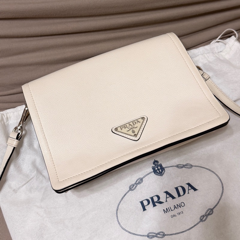 Prada白色郵差包-0
