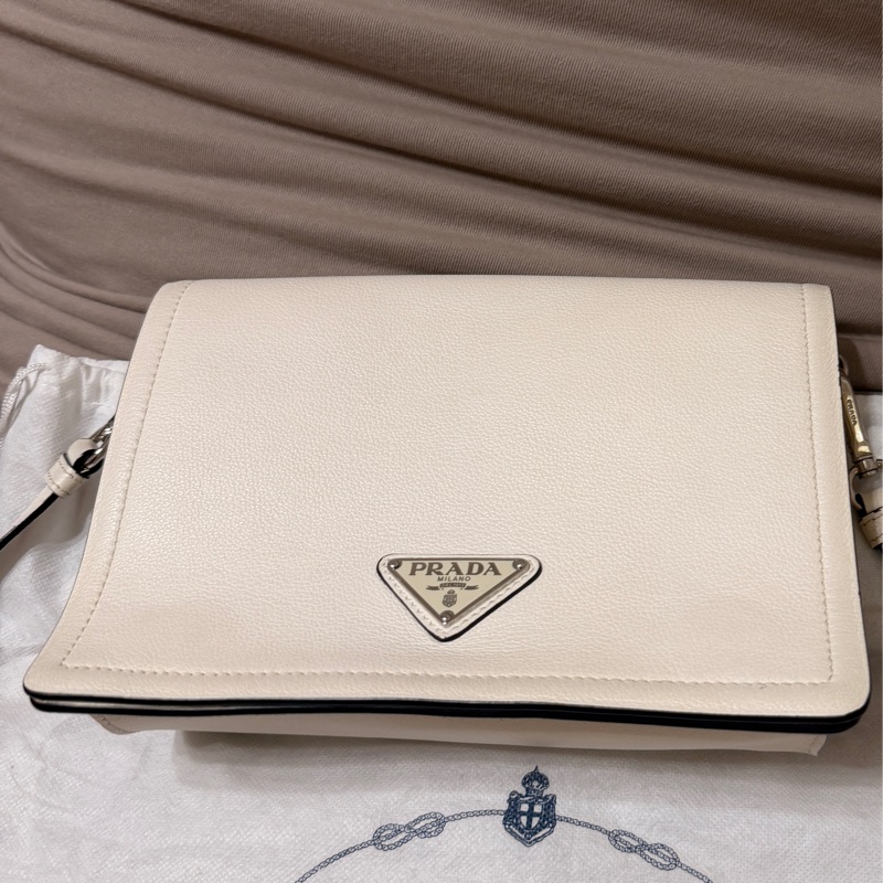 Prada白色郵差包-2