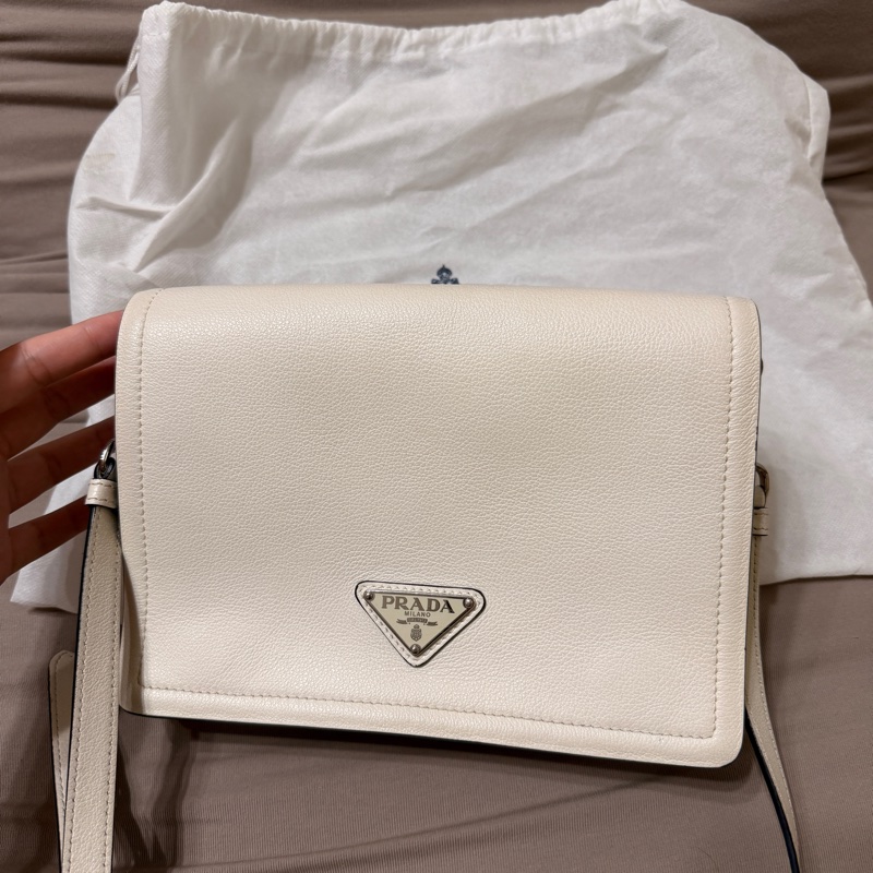 Prada白色郵差包-4