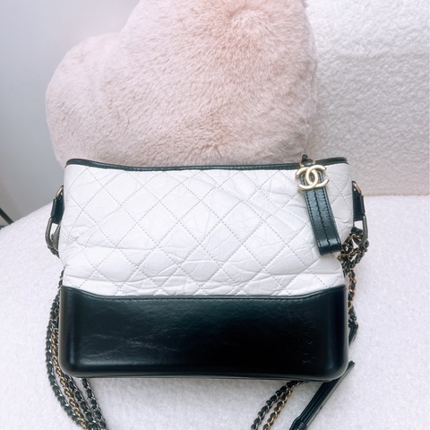 Chanel gabrielle 白色中號流浪包