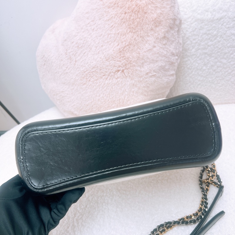 Chanel gabrielle 白色中號流浪包-1