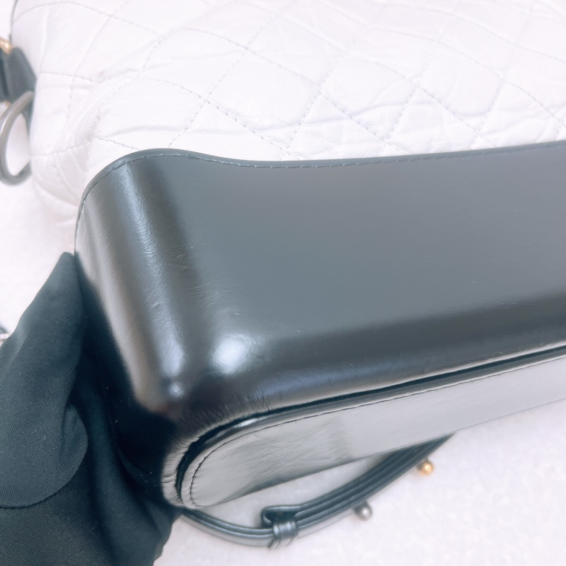 Chanel gabrielle 白色中號流浪包-2