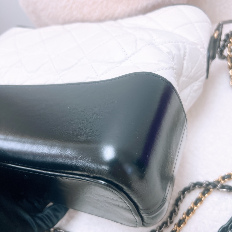 Chanel gabrielle 白色中號流浪包-3