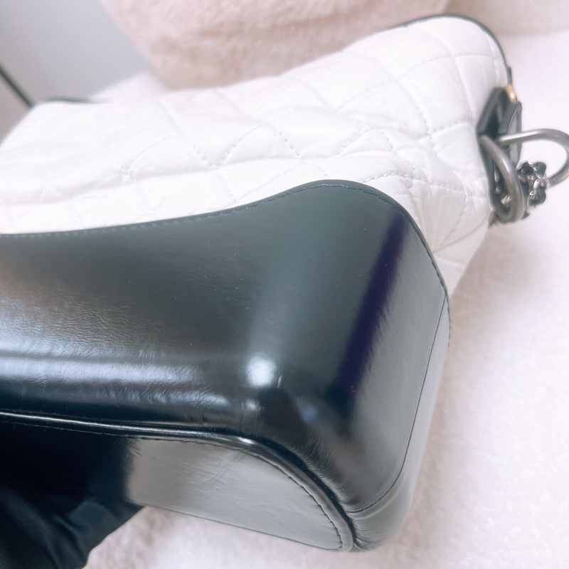 Chanel gabrielle 白色中號流浪包-6