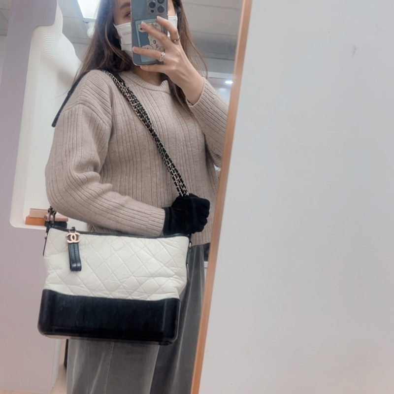 Chanel gabrielle 白色中號流浪包-14