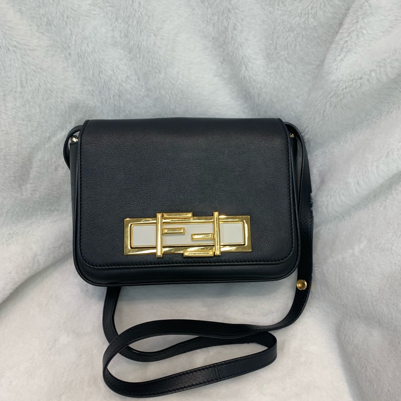 FENDI 黑色金扣斜孭袋-0