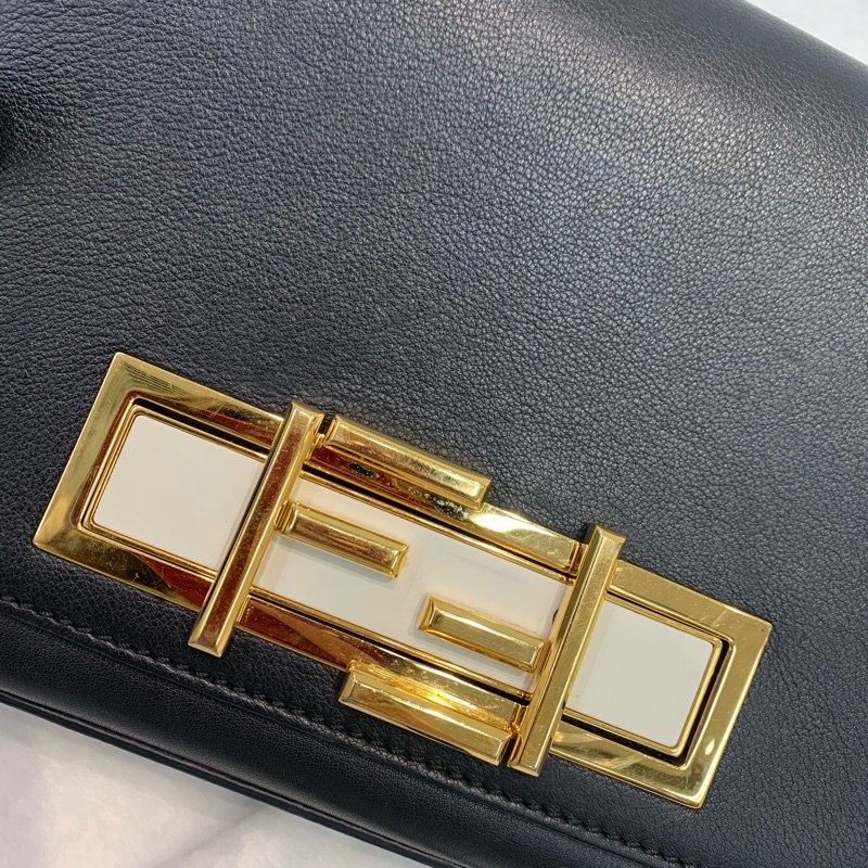 FENDI 黑色金扣斜孭袋-1