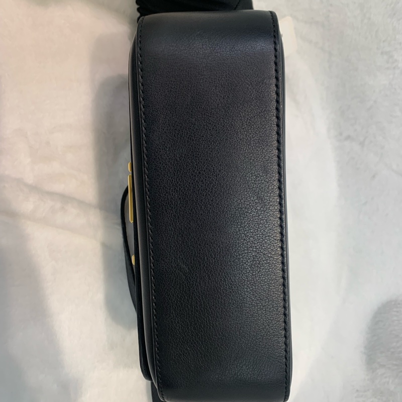 FENDI 黑色金扣斜孭袋-4