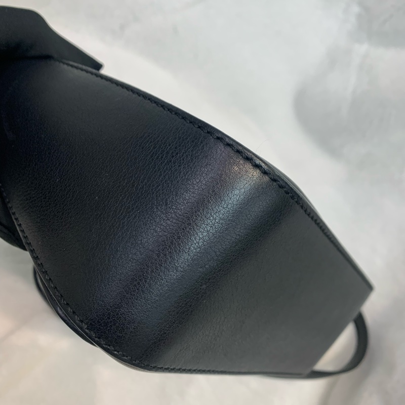 FENDI 黑色金扣斜孭袋-5