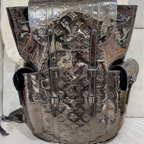 Louis Vuitton 金屬鏡面 Monogram 後背包