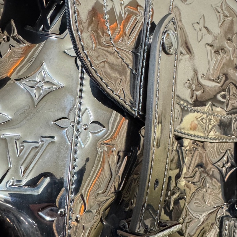 Louis Vuitton 金屬鏡面 Monogram 後背包-1