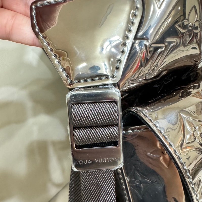 Louis Vuitton 金屬鏡面 Monogram 後背包-2