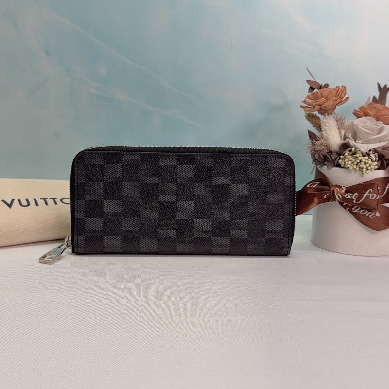 LV 黑灰棋盤拉鏈長夾-1