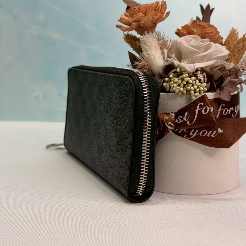 LV 黑灰棋盤拉鏈長夾-2