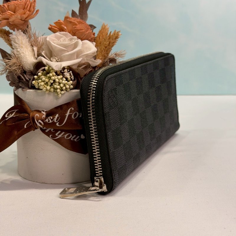 LV 黑灰棋盤拉鏈長夾-3