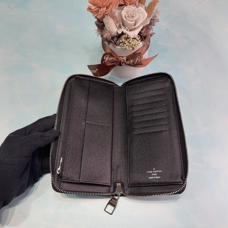 LV 黑灰棋盤拉鏈長夾-4