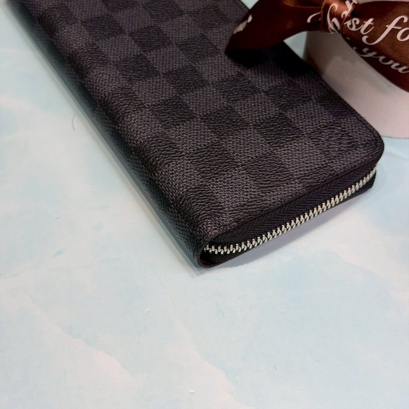 LV 黑灰棋盤拉鏈長夾-6