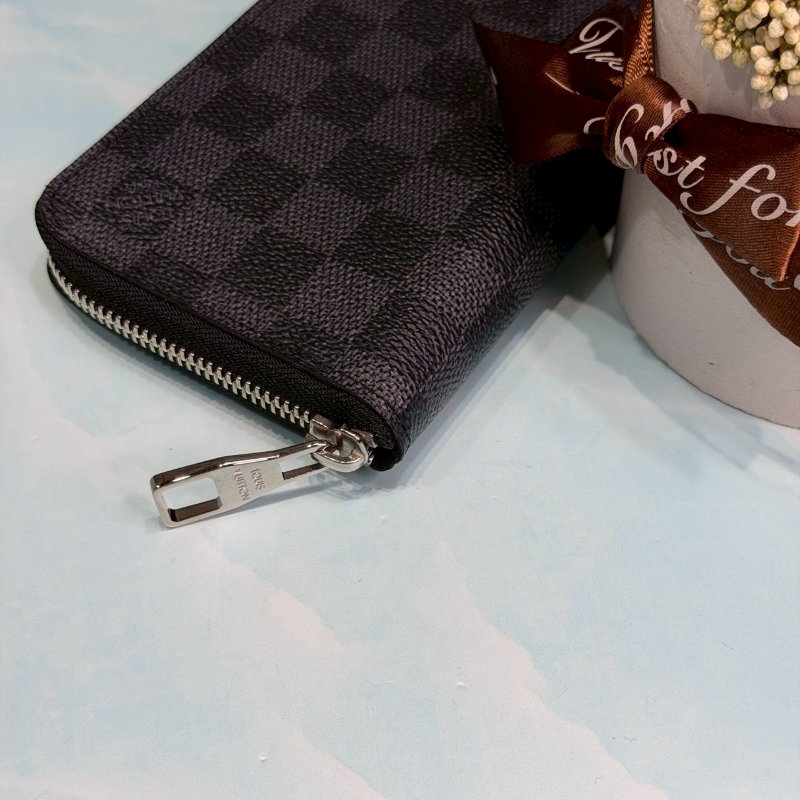 LV 黑灰棋盤拉鏈長夾-7