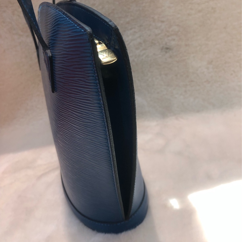 LV EPI 藍色手挽包 XA462-3