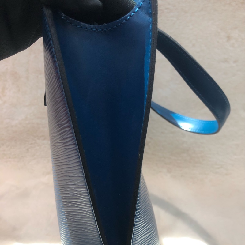 LV EPI 藍色手挽包 XA462-6