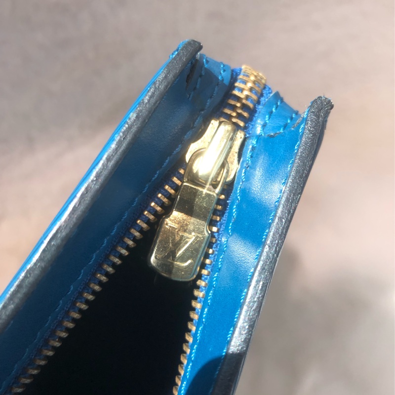 LV EPI 藍色手挽包 XA462-12