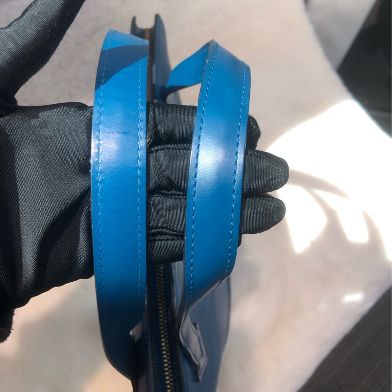 LV EPI 藍色手挽包 XA462-13