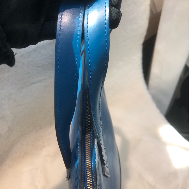 LV EPI 藍色手挽包 XA462-15