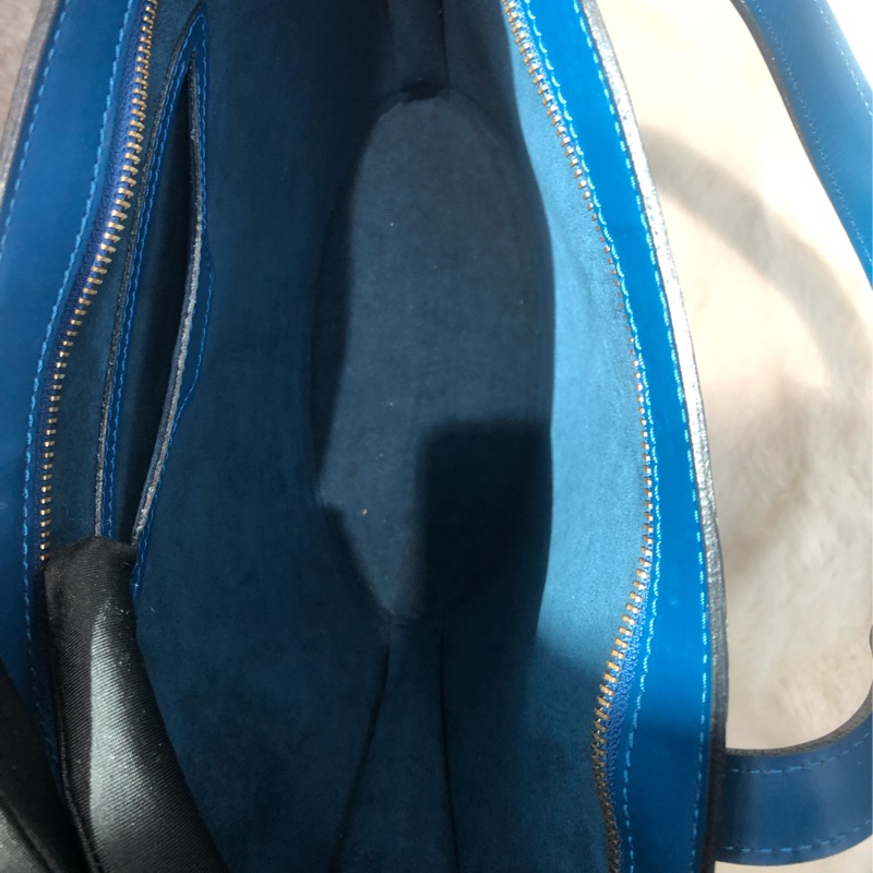 LV EPI 藍色手挽包 XA462-17