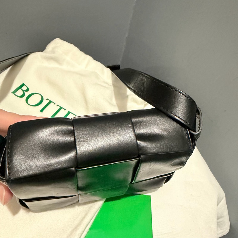 BV Mini Cassette 六格 大格編織斜背小包 黑-4