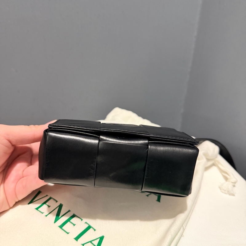 BV Mini Cassette 六格 大格編織斜背小包 黑-5