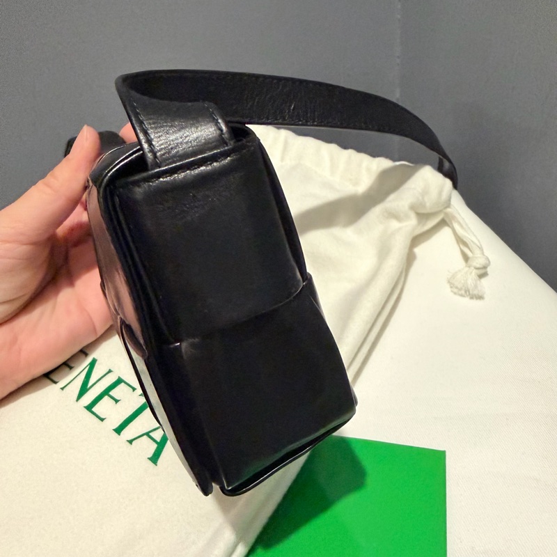 BV Mini Cassette 六格 大格編織斜背小包 黑-6