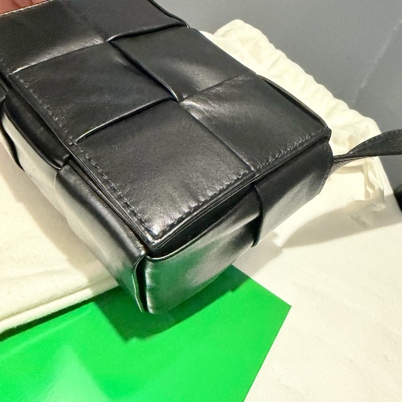 BV Mini Cassette 六格 大格編織斜背小包 黑-9