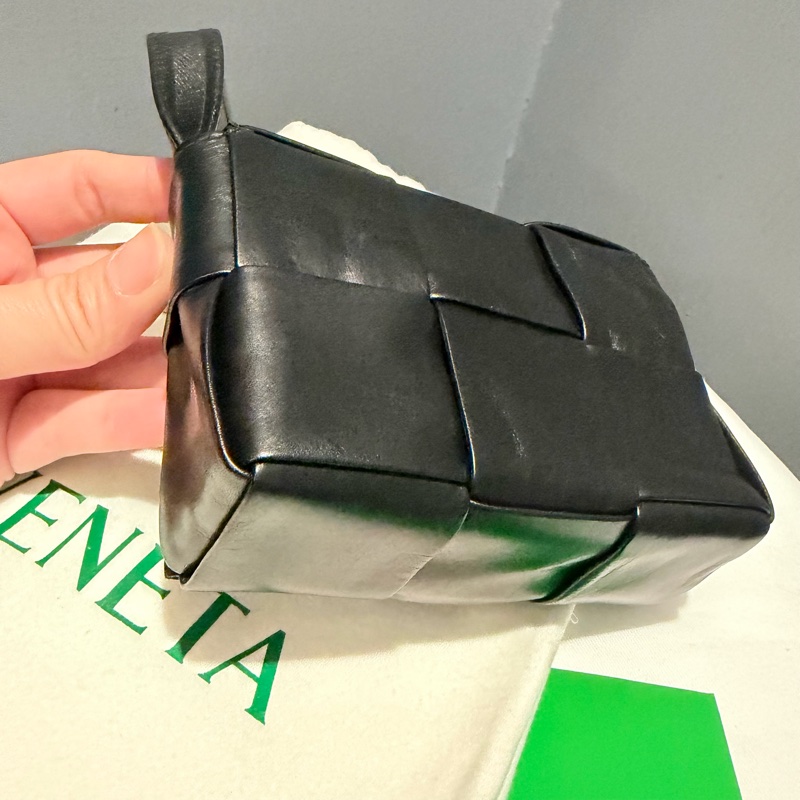 BV Mini Cassette 六格 大格編織斜背小包 黑-10