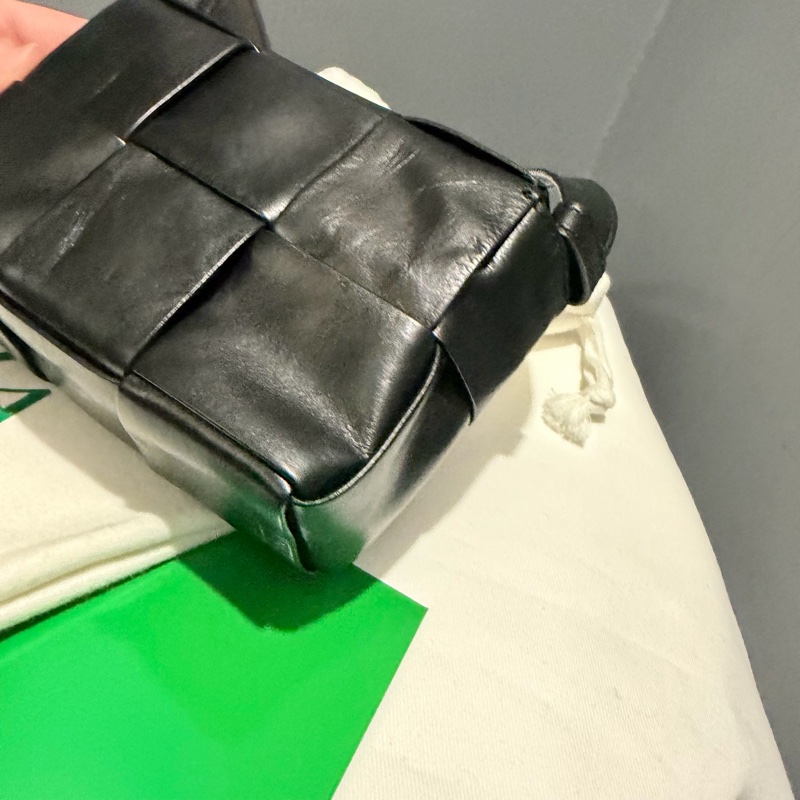 BV Mini Cassette 六格 大格編織斜背小包 黑-11