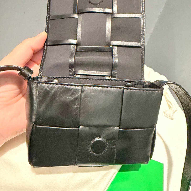 BV Mini Cassette 六格 大格編織斜背小包 黑-15