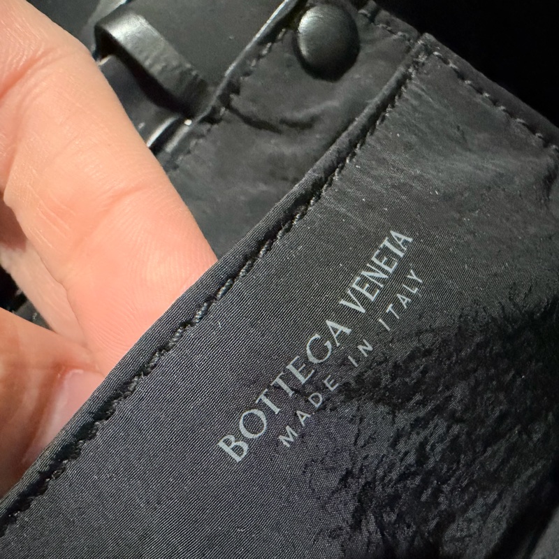 BV Mini Cassette 六格 大格編織斜背小包 黑-16