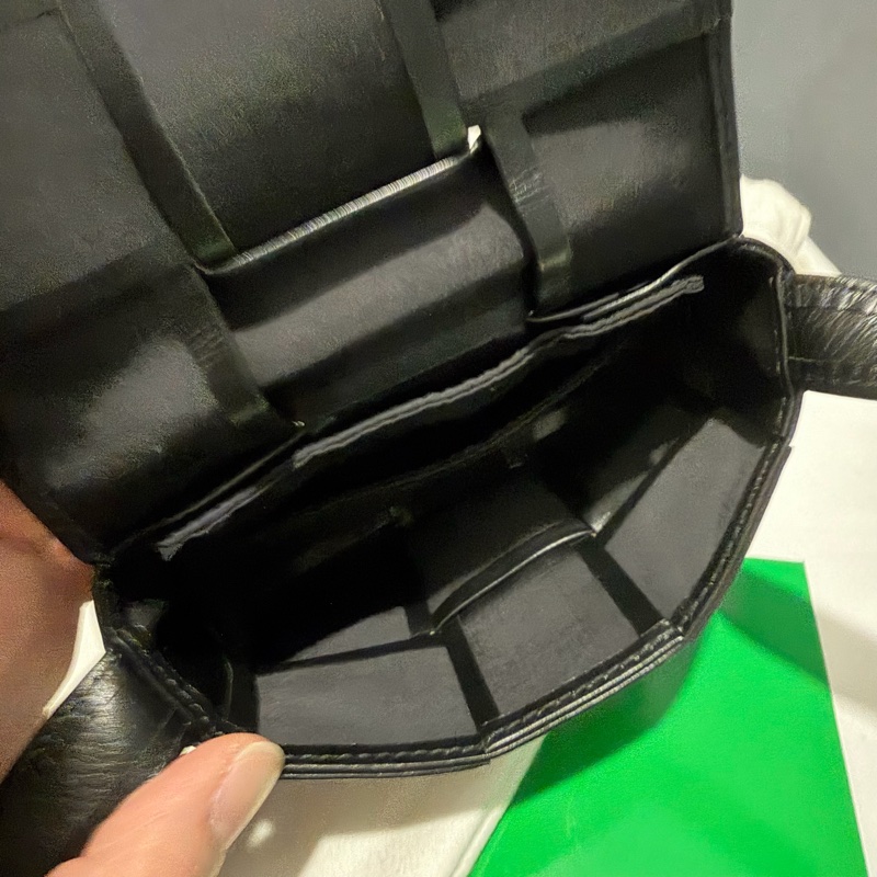 BV Mini Cassette 六格 大格編織斜背小包 黑-17