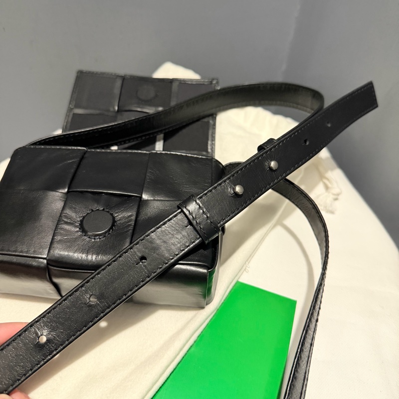 BV Mini Cassette 六格 大格編織斜背小包 黑-19