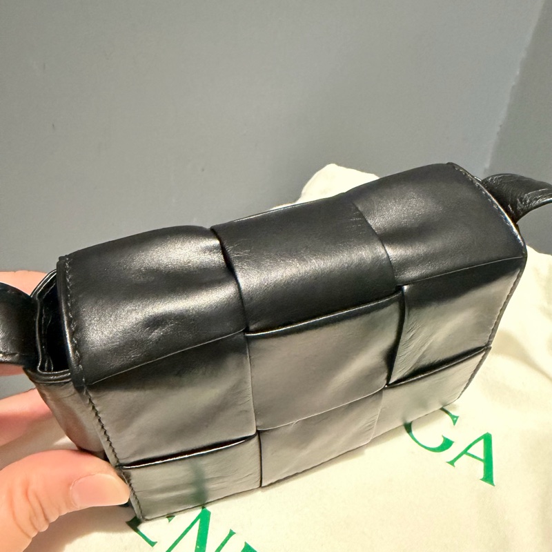 BV Mini Cassette 六格 大格編織斜背小包 黑-21