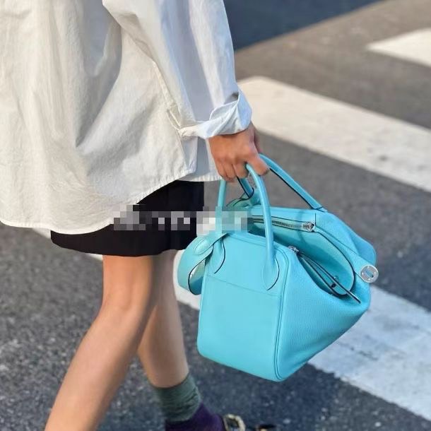 HERMES Lindy 30 肩背包馬卡龍藍+清冷銀扣 Evercolor小牛皮30*20 98新配件塵袋-1